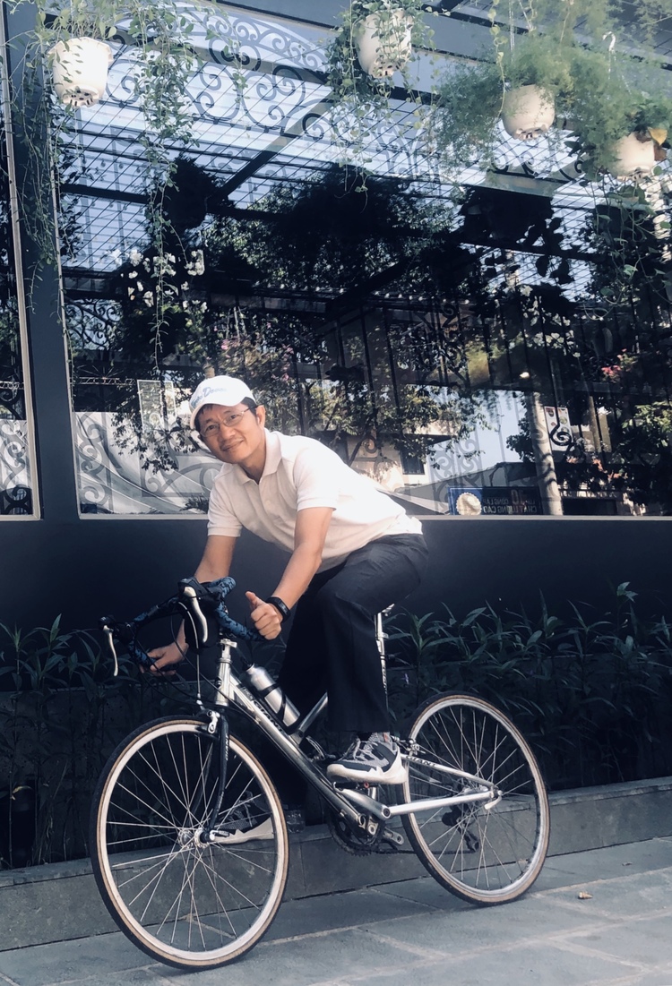Mấy anh xe đạp coi vậy chứ đàng hoàng hơn bọn đầu tơm... Mấy anh xe đạp coi vậy chứ đàng hoàng hơn bọn đầu tơm...