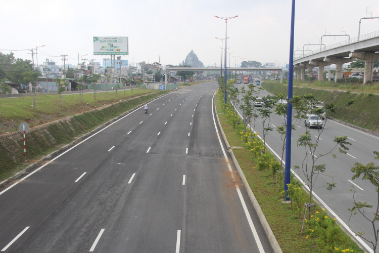 Hầm chui nút đại học quốc gia trước khi thông xe