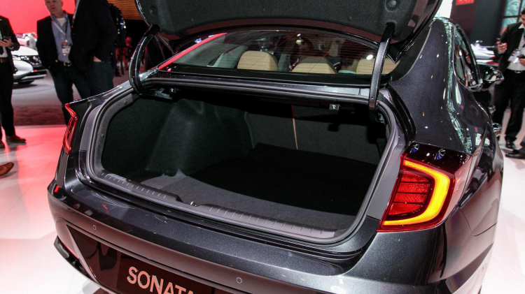 Hyundai Sonata thế hệ mới có giá lên đến 34.230 USD tại Mỹ Hyundai Sonata thế hệ mới có giá lên đến 34.230 USD tại Mỹ