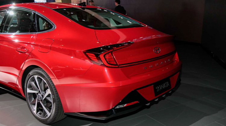 Hyundai Sonata thế hệ mới có giá lên đến 34.230 USD tại Mỹ Hyundai Sonata thế hệ mới có giá lên đến 34.230 USD tại Mỹ