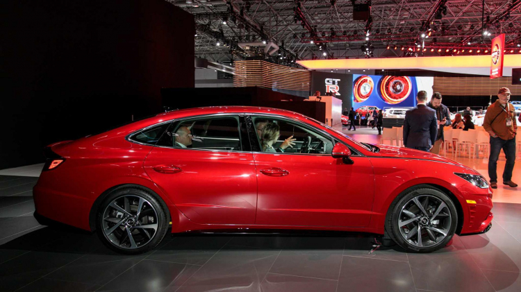 Hyundai Sonata thế hệ mới có giá lên đến 34.230 USD tại Mỹ Hyundai Sonata thế hệ mới có giá lên đến 34.230 USD tại Mỹ