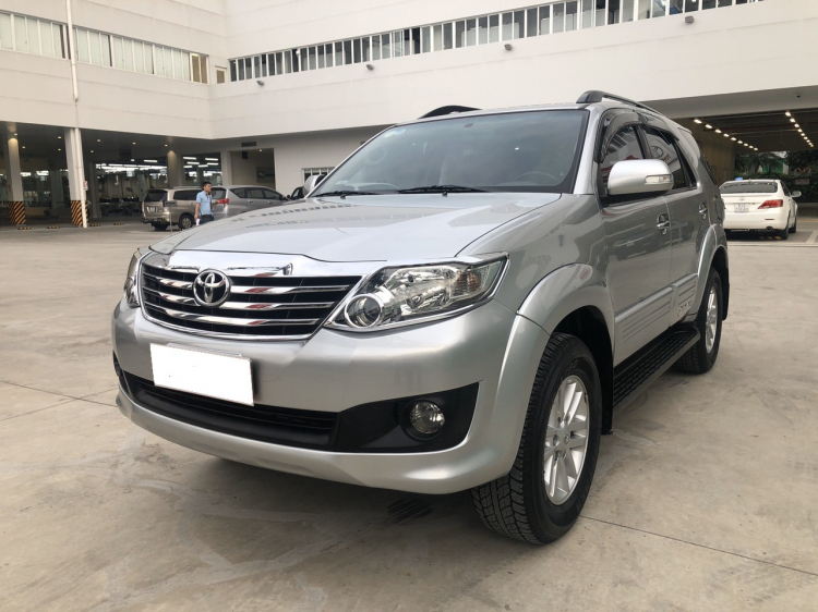 Cần bán Toyota Fotuner máy xăng 2012. Bao Test