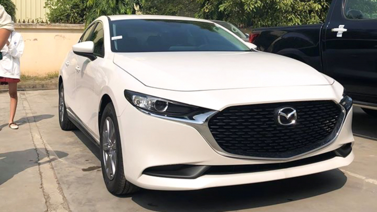 Cận cảnh Mazda3 sedan thế hệ mới phiên bản tiêu chuẩn: Giá 719 triệu đồng, ghế nỉ