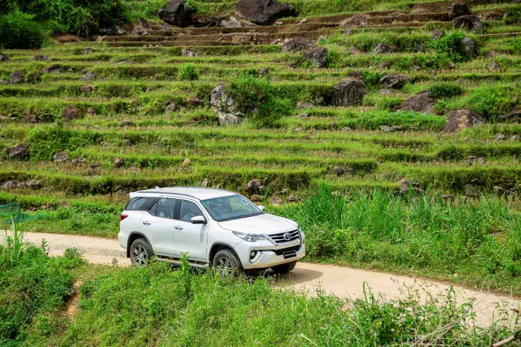 Xướng tên người hùng Toyota Fortuner dịp mua sắm cao điểm cuối năm