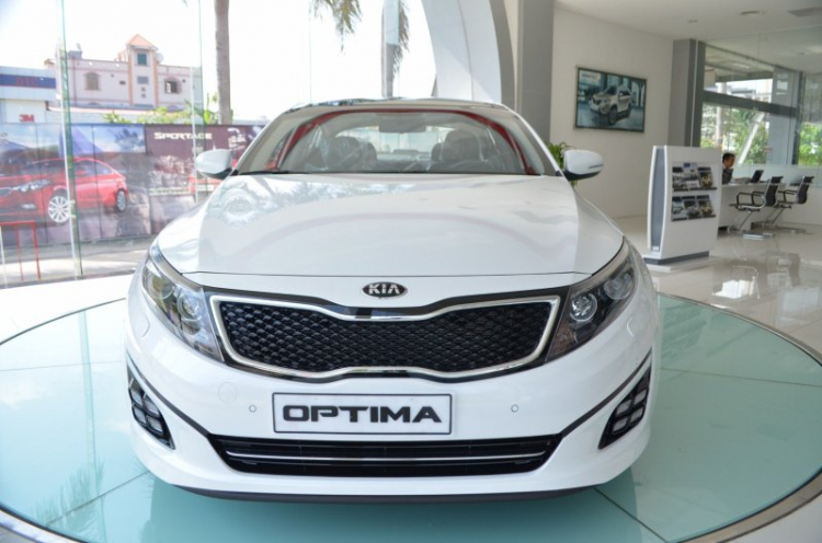 Kia Optima 2015 có giá 908 triệu đồng tại Việt Nam