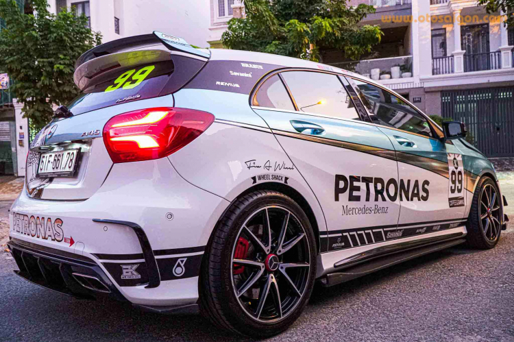 Mercedes A45 AMG lên tem màu Petronas: Phong cách đường đua công thức I