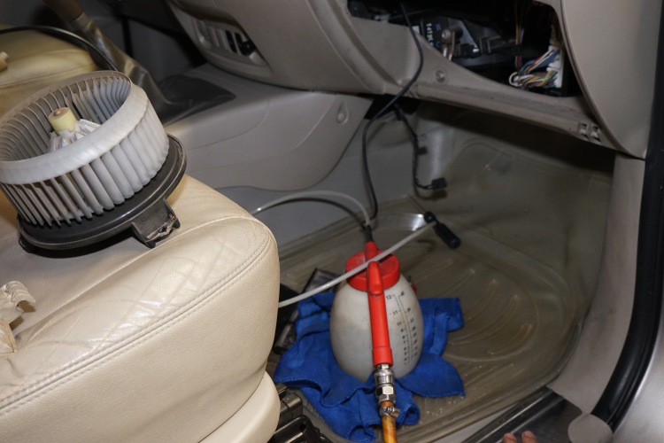 Chia sẻ phương pháp vệ sinh nội soi dàn lạnh ô tô