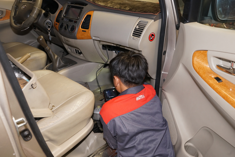 Dịch vụ vệ sinh nội soi giàn lạnh, không cần tháo taplo Dịch vụ vệ sinh nội soi giàn lạnh, không cần tháo taplo