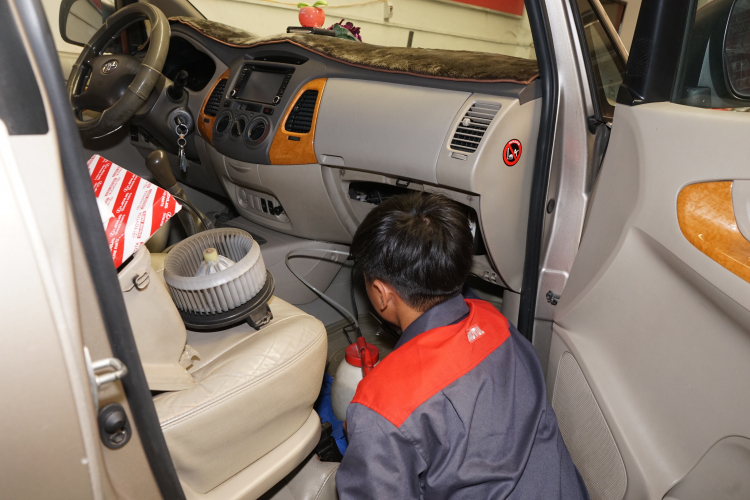 Dịch vụ vệ sinh nội soi giàn lạnh, không cần tháo taplo Dịch vụ vệ sinh nội soi giàn lạnh, không cần tháo taplo