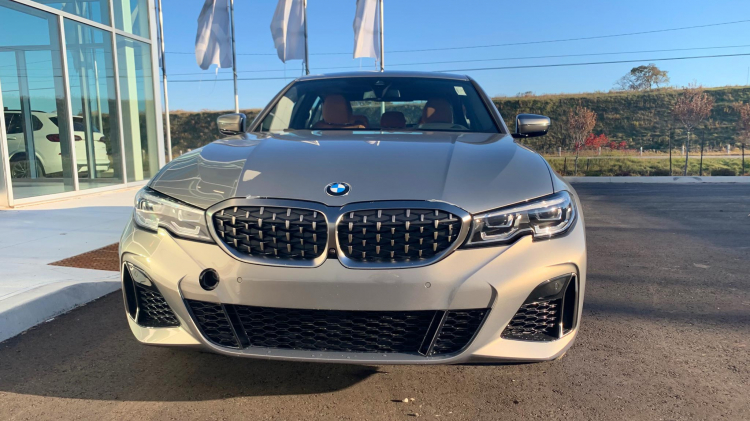 BMW M340i đẹp mắt hơn với màu sơn Xám (Oxide Grey 2)
