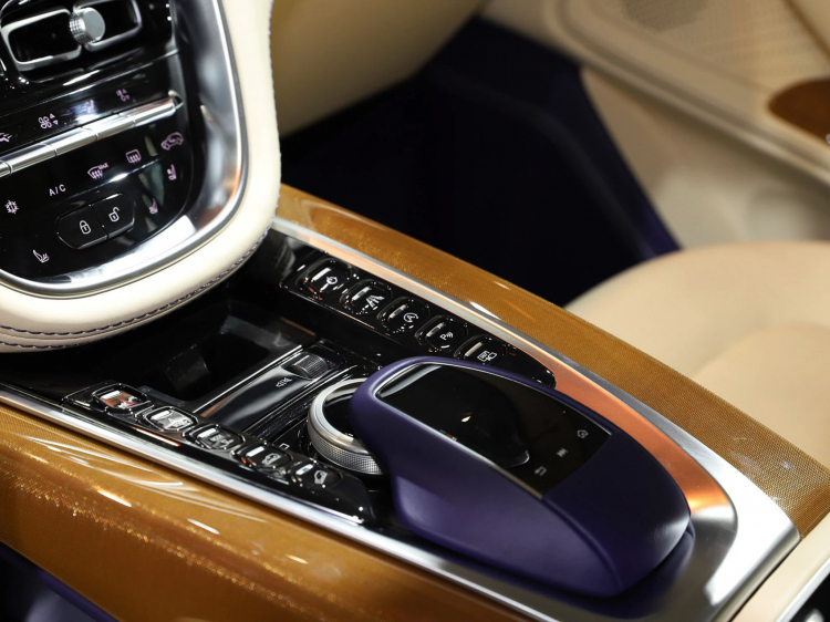 Ảnh thực tế Aston Martin DBX: Thiết kế sang trọng đầy sắc sảo