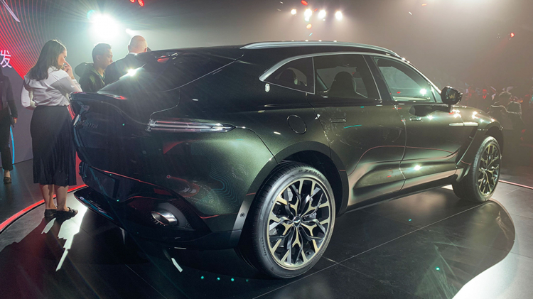 Ảnh thực tế Aston Martin DBX: Thiết kế sang trọng đầy sắc sảo