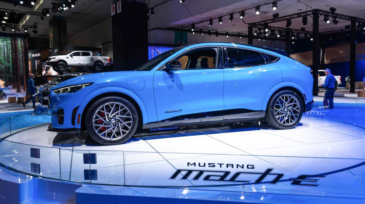 Ảnh thực tế chi tiết về Ford Mustang Mach-E: Chiếc crossover 05 chạy hoàn toàn bằng điện