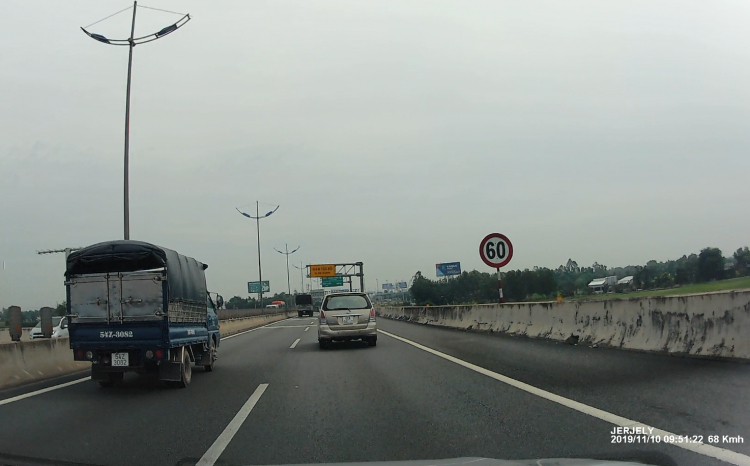 BB giới hạn và biển xả trên cao tốc HCM - Trung Lương BB giới hạn và biển xả trên cao tốc HCM - Trung Lương