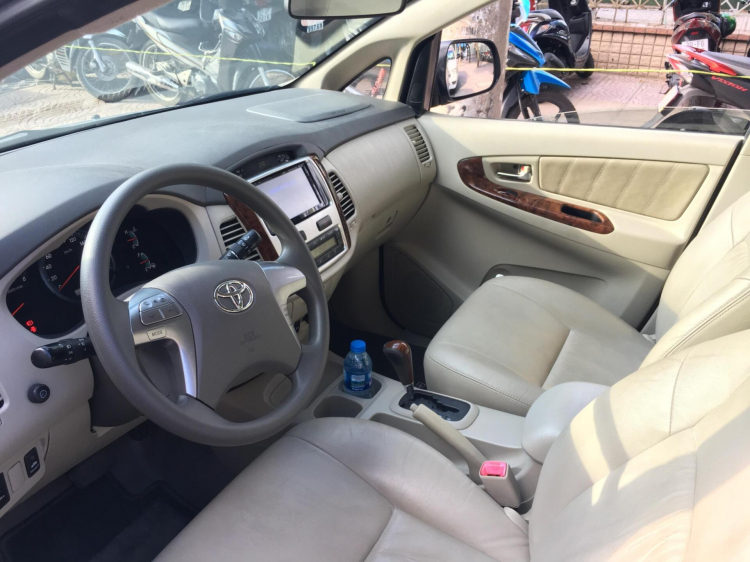 Toyota Innova 2015 Tự động 2.0V màu bạc