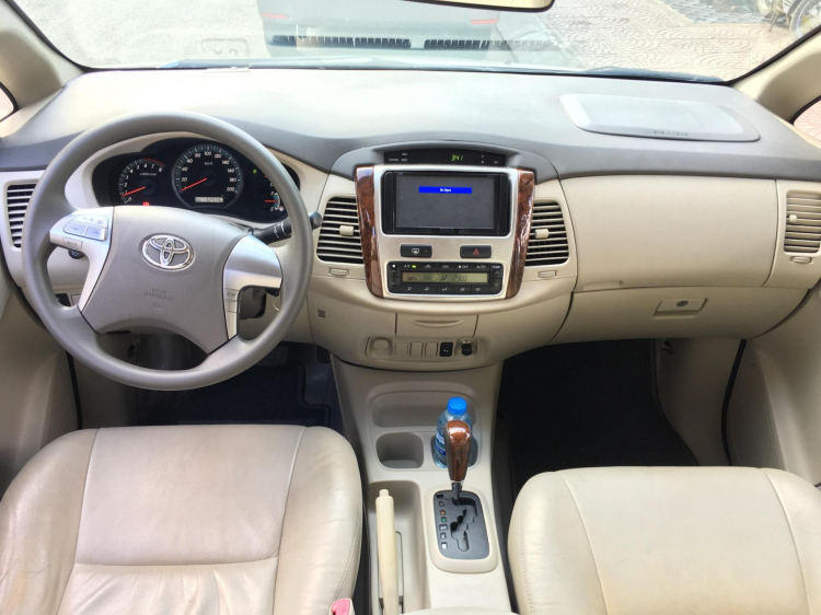 Toyota Innova 2015 Tự động 2.0V màu bạc