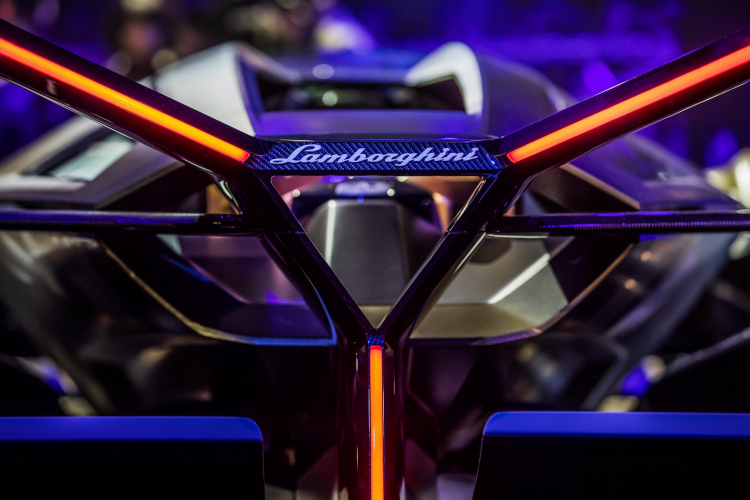 Lamborghini V12 Vision Gran Turismo: Siêu xe thách thức các giới hạn