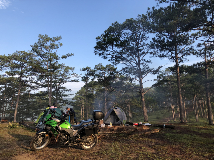 Mấy anh mê gái, còn mình mê cả gái lẫn moto Mấy anh mê gái, còn mình mê cả gái lẫn moto