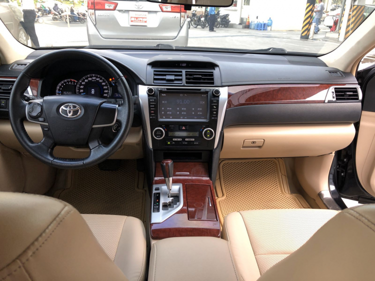 Toyota Camry 2.0E 2013 . Giá yêu thương bao Test