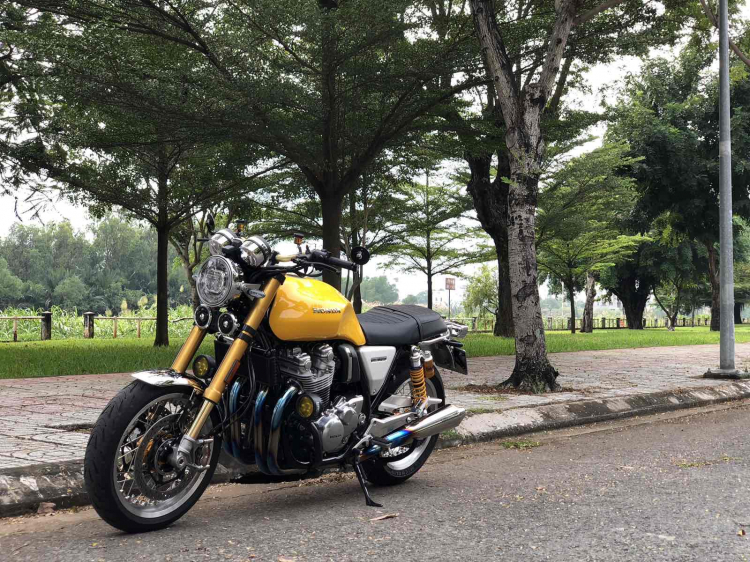 Mấy anh mê gái, còn mình mê cả gái lẫn moto Mấy anh mê gái, còn mình mê cả gái lẫn moto