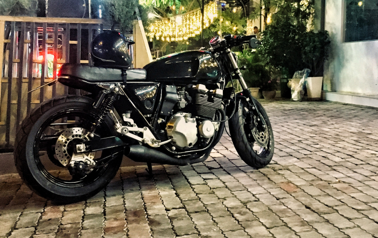 Mấy anh mê gái, còn mình mê cả gái lẫn moto Mấy anh mê gái, còn mình mê cả gái lẫn moto