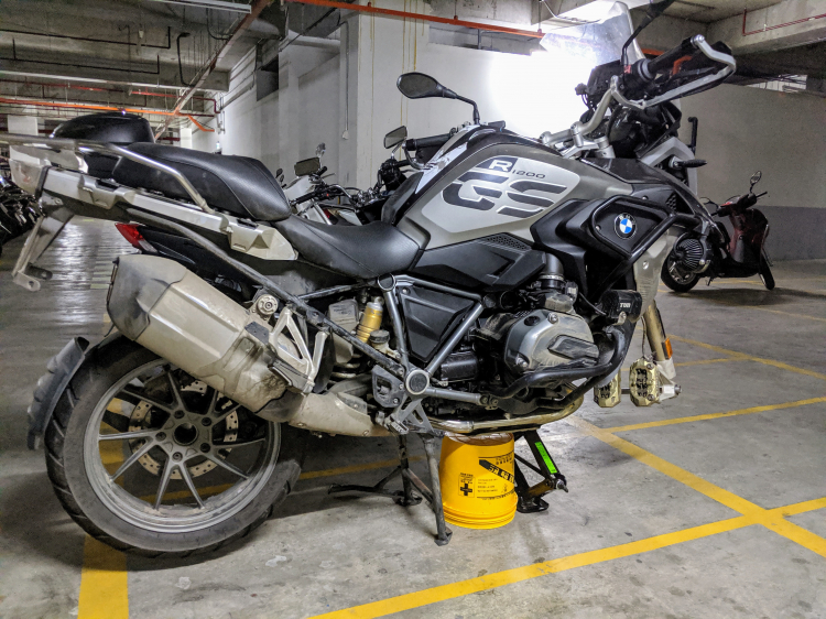 Mấy anh mê gái, còn mình mê cả gái lẫn moto Mấy anh mê gái, còn mình mê cả gái lẫn moto