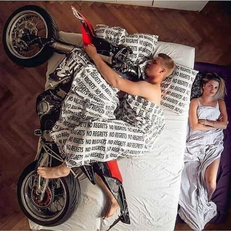 Mấy anh mê gái, còn mình mê cả gái lẫn moto