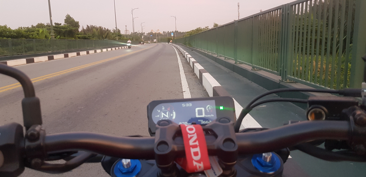 Mấy anh mê gái, còn mình mê cả gái lẫn moto