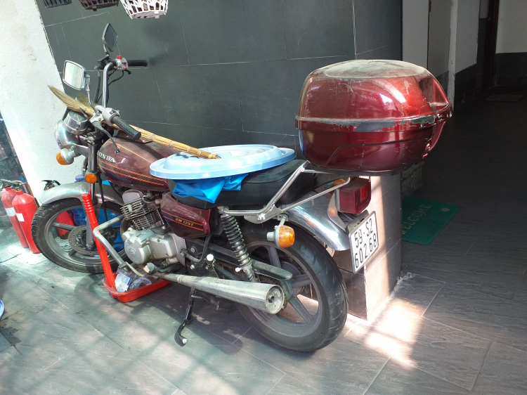 Mấy anh mê gái, còn mình mê cả gái lẫn moto Mấy anh mê gái, còn mình mê cả gái lẫn moto