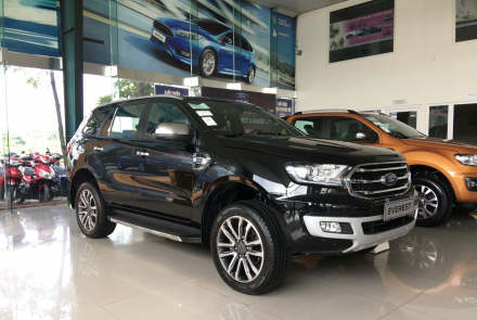 ford-everest o to 7 chỗ.jpg