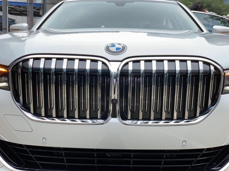 Ảnh chi tiết BMW 740Li phiên bản 2020 (LCI) có giá 5,6 tỷ đồng: Đối thủ S-Class, A8L và LS Ảnh chi tiết BMW 740Li phiên bản 2020 (LCI) có giá 5,6 tỷ đồng: Đối thủ S-Class, A8L và LS
