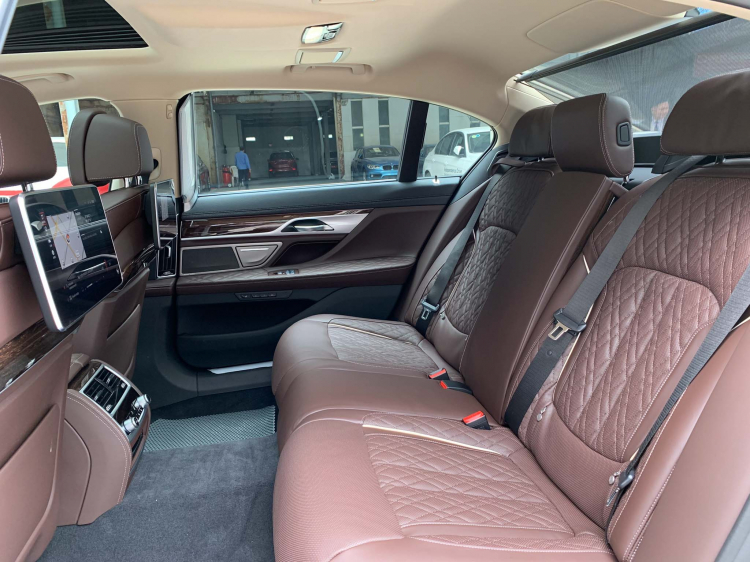 Ảnh chi tiết BMW 740Li phiên bản 2020 (LCI) có giá 5,6 tỷ đồng: Đối thủ S-Class, A8L và LS Ảnh chi tiết BMW 740Li phiên bản 2020 (LCI) có giá 5,6 tỷ đồng: Đối thủ S-Class, A8L và LS
