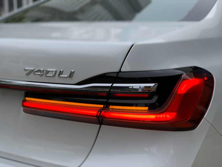 Ảnh chi tiết BMW 740Li phiên bản 2020 (LCI) có giá 5,6 tỷ đồng: Đối thủ S-Class, A8L và LS Ảnh chi tiết BMW 740Li phiên bản 2020 (LCI) có giá 5,6 tỷ đồng: Đối thủ S-Class, A8L và LS