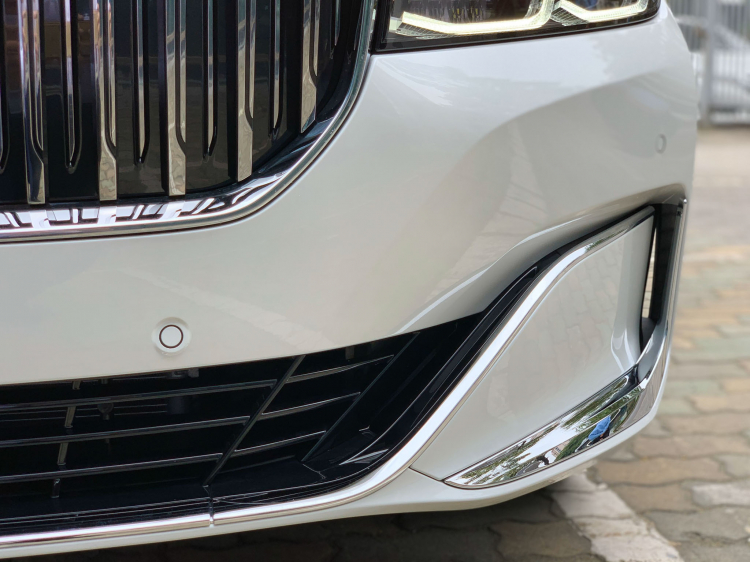 Ảnh chi tiết BMW 740Li phiên bản 2020 (LCI) có giá 5,6 tỷ đồng: Đối thủ S-Class, A8L và LS Ảnh chi tiết BMW 740Li phiên bản 2020 (LCI) có giá 5,6 tỷ đồng: Đối thủ S-Class, A8L và LS