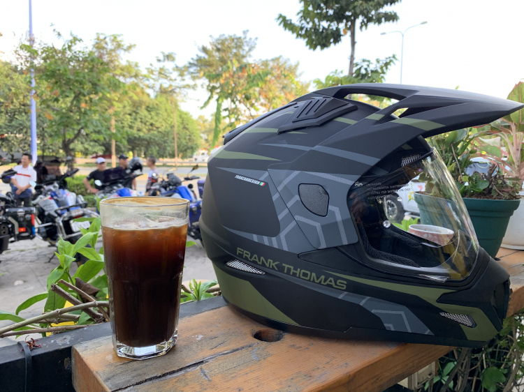 Mấy anh mê gái, còn mình mê cả gái lẫn moto Mấy anh mê gái, còn mình mê cả gái lẫn moto