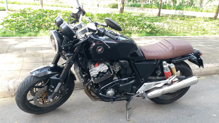 Mấy anh mê gái, còn mình mê cả gái lẫn moto Mấy anh mê gái, còn mình mê cả gái lẫn moto