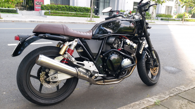 Mấy anh mê gái, còn mình mê cả gái lẫn moto Mấy anh mê gái, còn mình mê cả gái lẫn moto