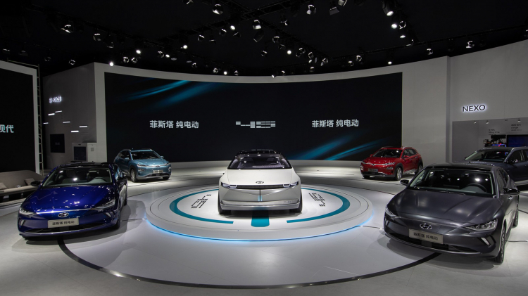 Hyundai Elantra EV ra mắt tại Trung Quốc: Xe "xanh" vẫn đẹp như xe sang
