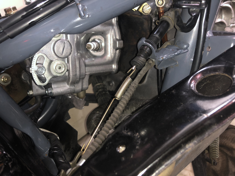 Mấy anh mê gái, còn mình mê cả gái lẫn moto Mấy anh mê gái, còn mình mê cả gái lẫn moto