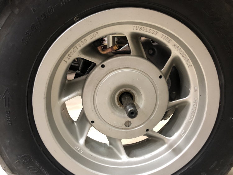 Mấy anh mê gái, còn mình mê cả gái lẫn moto Mấy anh mê gái, còn mình mê cả gái lẫn moto
