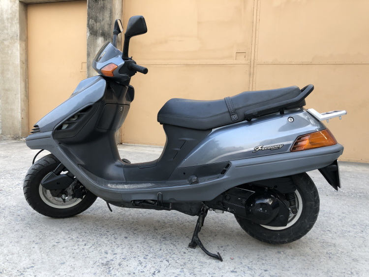 Mấy anh mê gái, còn mình mê cả gái lẫn moto Mấy anh mê gái, còn mình mê cả gái lẫn moto