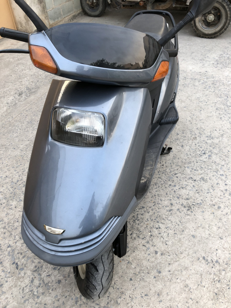 Mấy anh mê gái, còn mình mê cả gái lẫn moto Mấy anh mê gái, còn mình mê cả gái lẫn moto