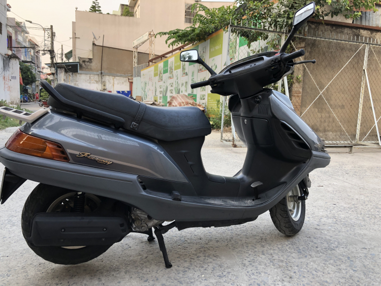 Mấy anh mê gái, còn mình mê cả gái lẫn moto Mấy anh mê gái, còn mình mê cả gái lẫn moto