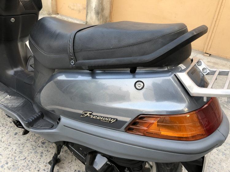 Mấy anh mê gái, còn mình mê cả gái lẫn moto Mấy anh mê gái, còn mình mê cả gái lẫn moto