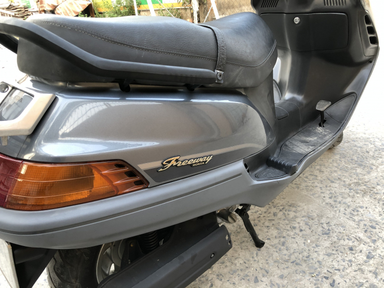 Mấy anh mê gái, còn mình mê cả gái lẫn moto Mấy anh mê gái, còn mình mê cả gái lẫn moto