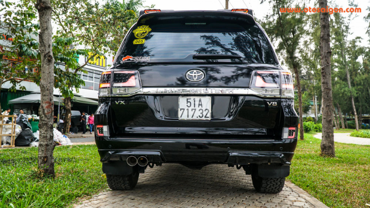 Cận cảnh Land Cruiser 2013 độ gói facelift 2019 cực ngầu tại Sài Gòn