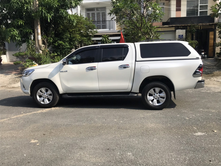 Bán Toyota Hilux Máy Dầu Màu Trắng Xe 2017