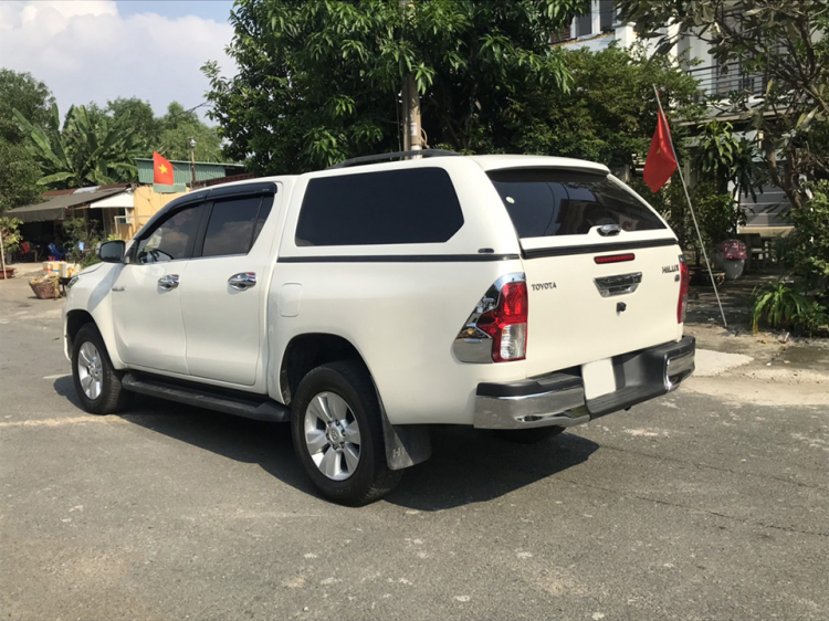 Bán Toyota Hilux Máy Dầu Màu Trắng Xe 2017