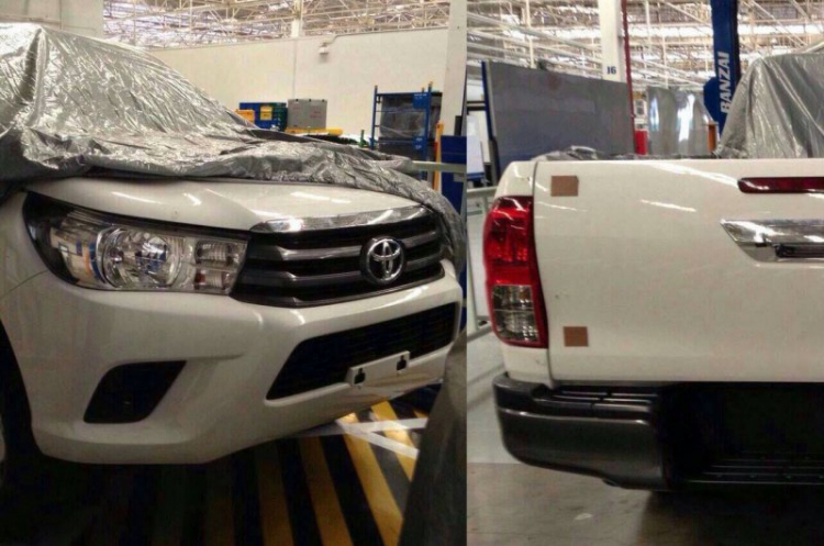 Toyota Hilux thế hệ mới lộ diện những hình ảnh đầu tiên