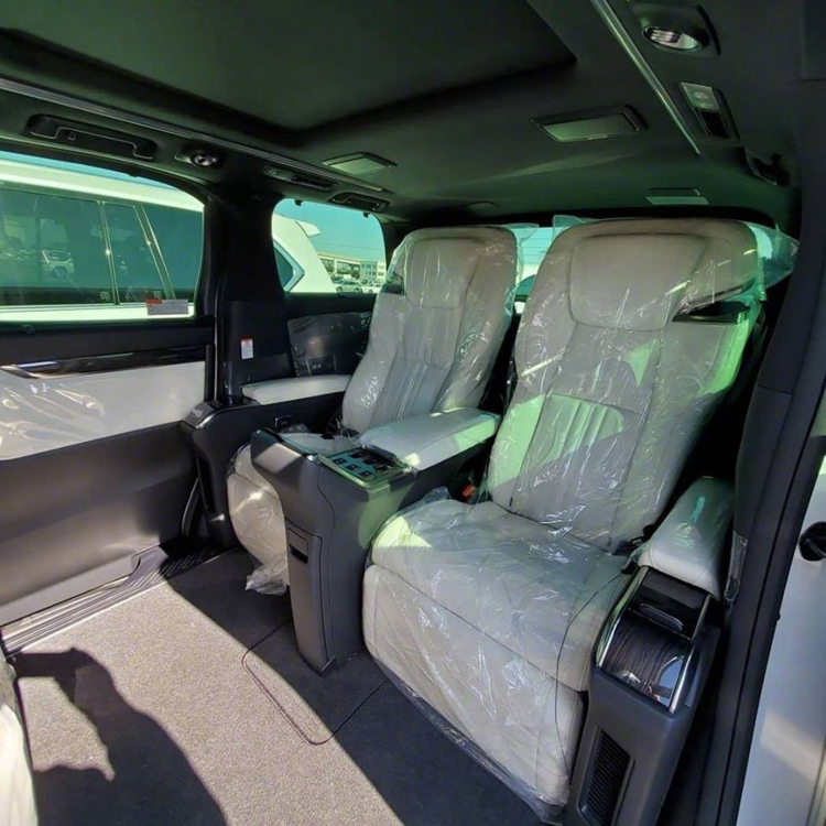 Ảnh thực tế Lexus LM: Minivan mang đẳng cấp khác biệt so với Alphard